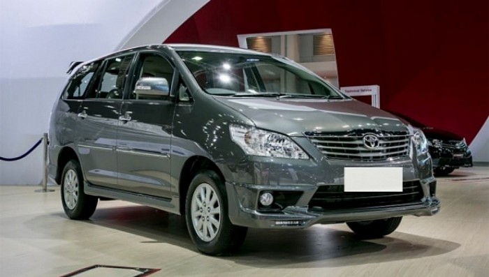 Innova Limousine รถลีมูซีนรับจ้าง ลีมูซีนสนามบิน แท็กซี่ป้ายเขียว