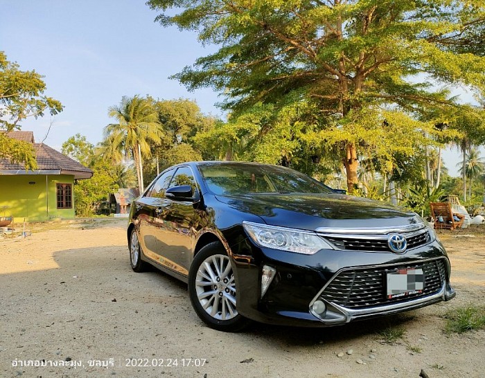 บริการรถเช่าพร้อมคนขับ all new toyota camry hybrid ปี 2017 ขึ้นไป