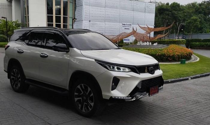 all new fortuner leader ให้เช่าพร้อมคนขับสามารถจองได้แล้ววันนี้ รับส่งสนามบินและไปต่างจังหวัด ในราคาพิเศษ