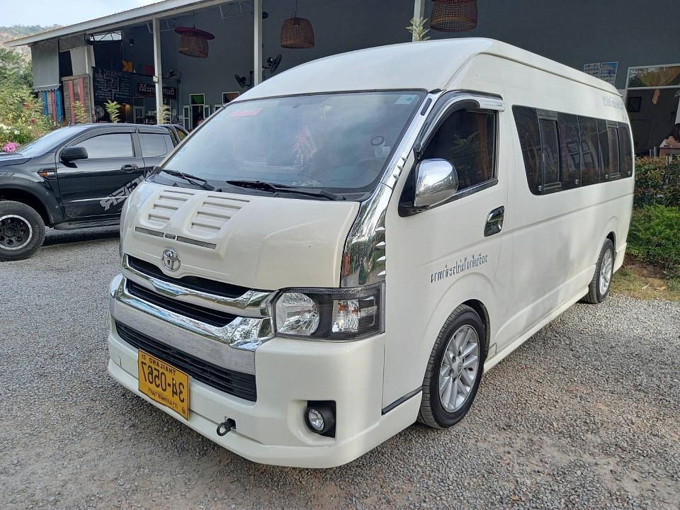 mini bus , mini van รถตู้วีไอพี 8-10 ที่นั่ง พร้อมคนขับ ที่จอดรอยังจุดต่างๆในพัทยา พร้อมให้บริการ