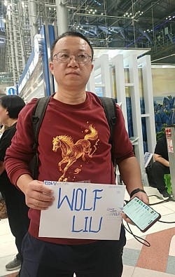 บริการยกป้ายชื่อรอรับผู้โดยสารต่างชาติที่สนามบินสุวรรณภูมิ พร้อมรถรับส่งสนามบินและบริการ Airport Transfer ทั่วประเทศไทย